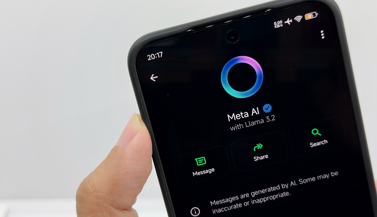 Come funziona il nuovo tasto blu di MetaAI su Whatsapp | Facta